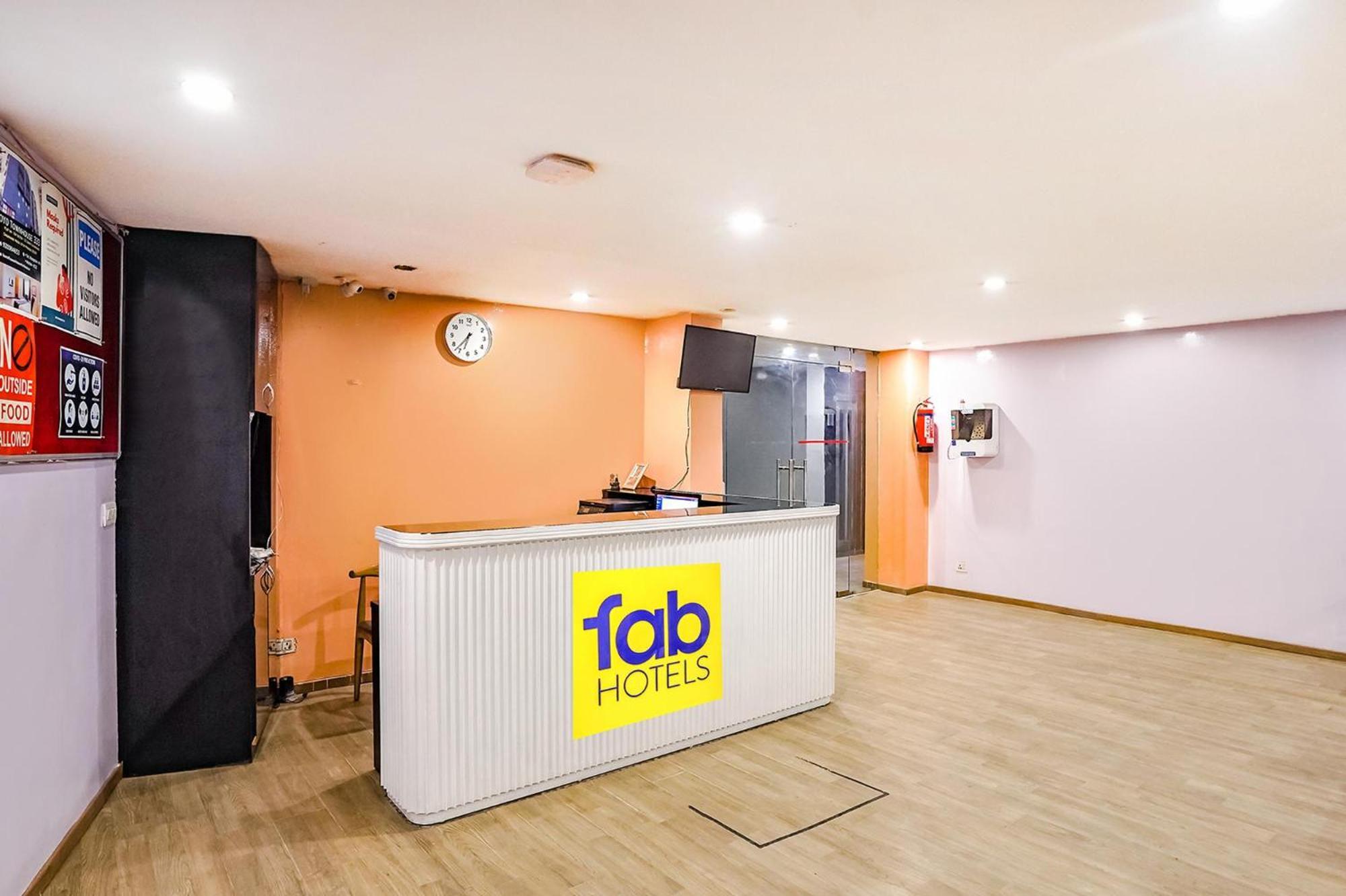 Townhouse O Hotel Aditya Residency Near Parthala Over Bridge Sector 121 Noida Indirapuram Exterior foto