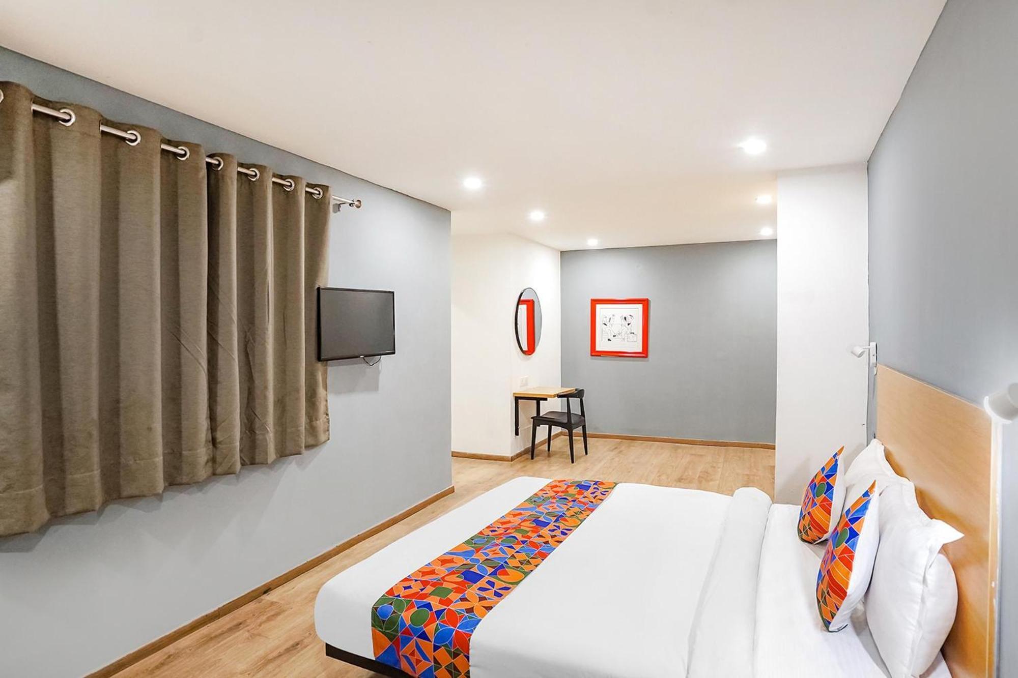 Townhouse O Hotel Aditya Residency Near Parthala Over Bridge Sector 121 Noida Indirapuram Exterior foto