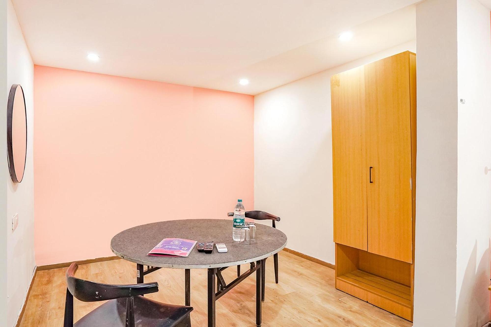Townhouse O Hotel Aditya Residency Near Parthala Over Bridge Sector 121 Noida Indirapuram Exterior foto