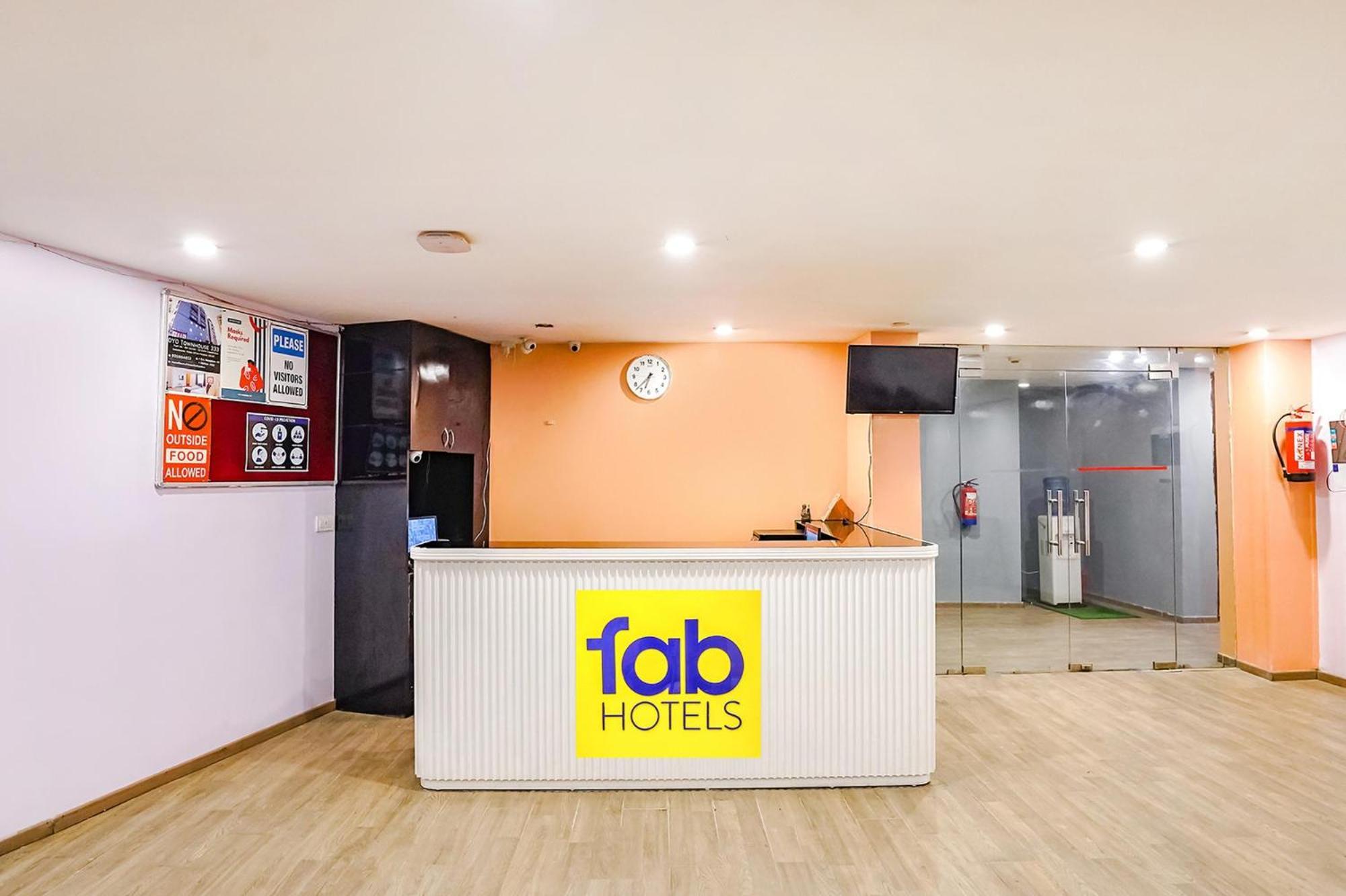 Townhouse O Hotel Aditya Residency Near Parthala Over Bridge Sector 121 Noida Indirapuram Exterior foto