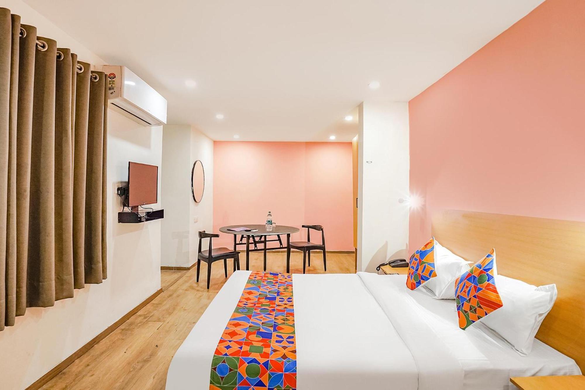 Townhouse O Hotel Aditya Residency Near Parthala Over Bridge Sector 121 Noida Indirapuram Exterior foto