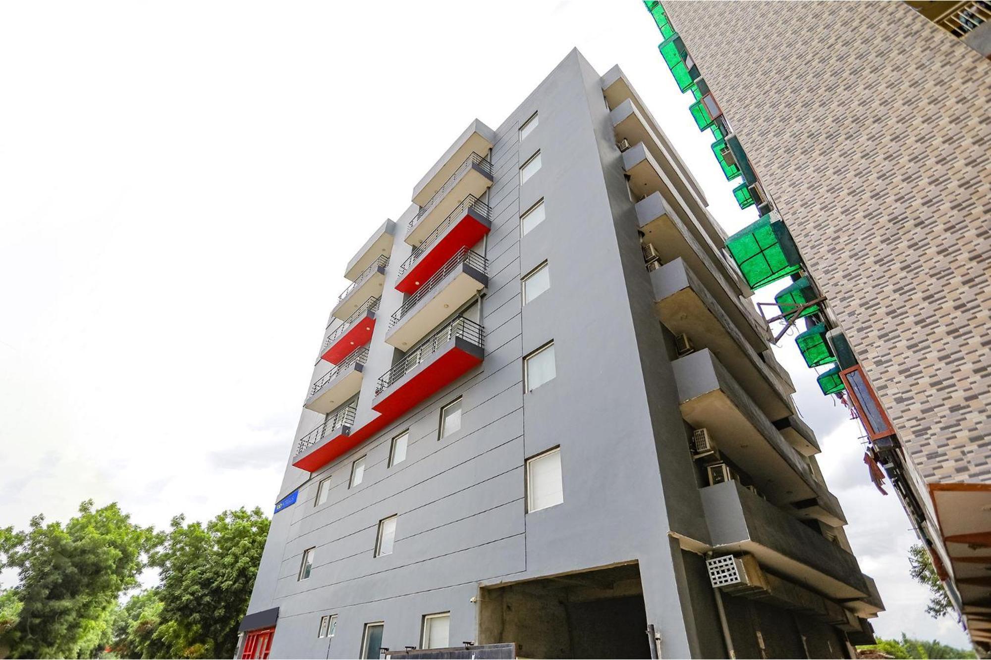 Townhouse O Hotel Aditya Residency Near Parthala Over Bridge Sector 121 Noida Indirapuram Exterior foto