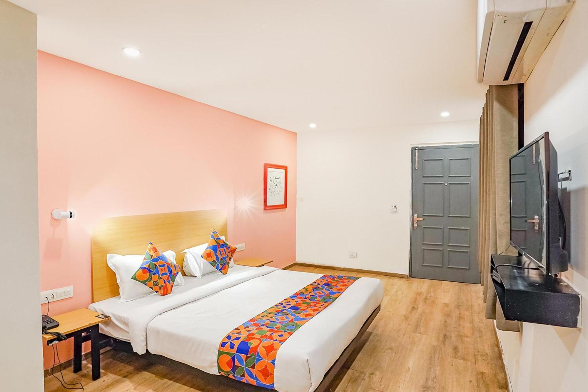 Townhouse O Hotel Aditya Residency Near Parthala Over Bridge Sector 121 Noida Indirapuram Exterior foto