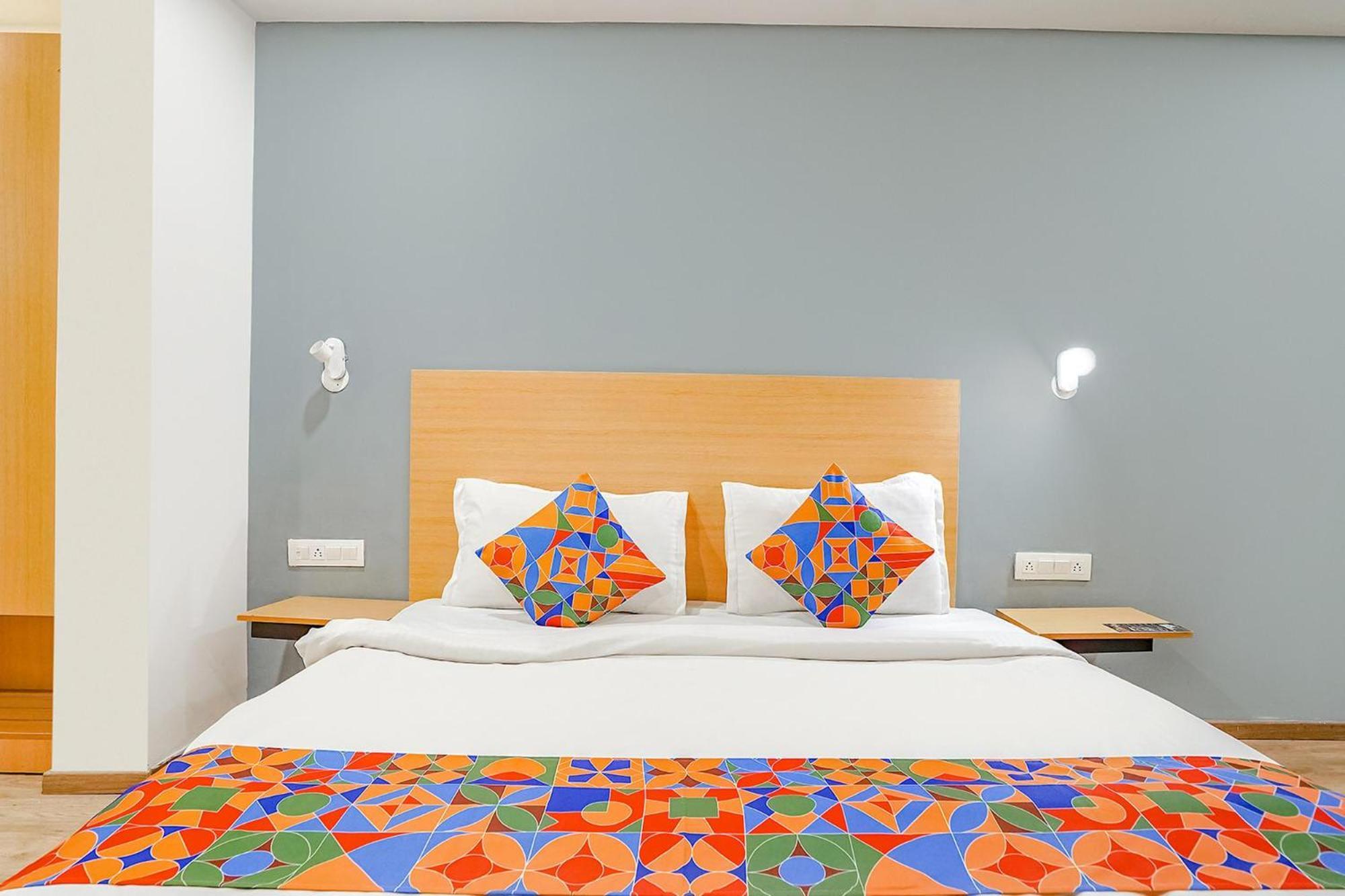Townhouse O Hotel Aditya Residency Near Parthala Over Bridge Sector 121 Noida Indirapuram Exterior foto
