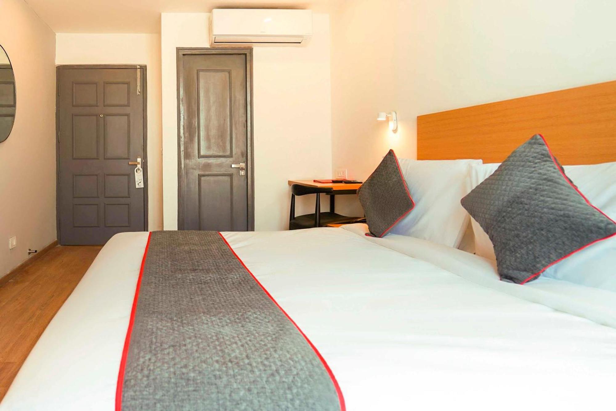 Townhouse O Hotel Aditya Residency Near Parthala Over Bridge Sector 121 Noida Indirapuram Exterior foto