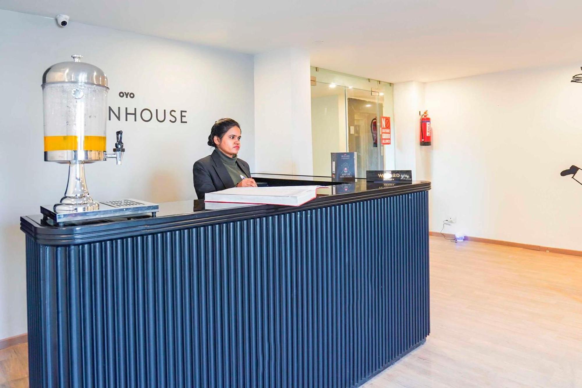 Townhouse O Hotel Aditya Residency Near Parthala Over Bridge Sector 121 Noida Indirapuram Exterior foto