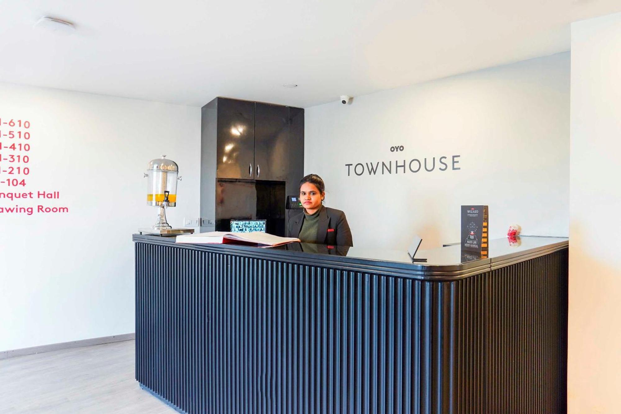 Townhouse O Hotel Aditya Residency Near Parthala Over Bridge Sector 121 Noida Indirapuram Exterior foto
