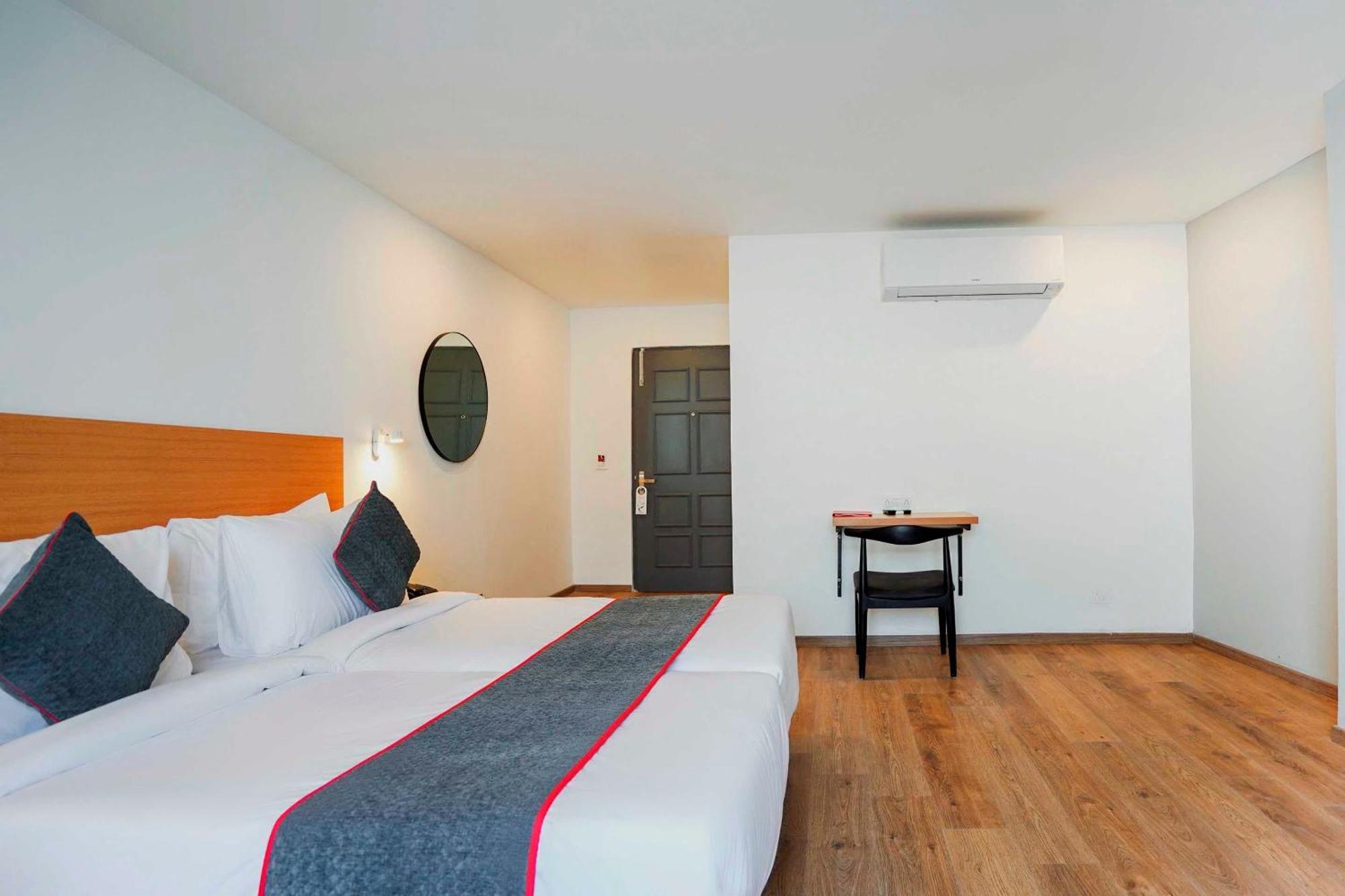 Townhouse O Hotel Aditya Residency Near Parthala Over Bridge Sector 121 Noida Indirapuram Exterior foto