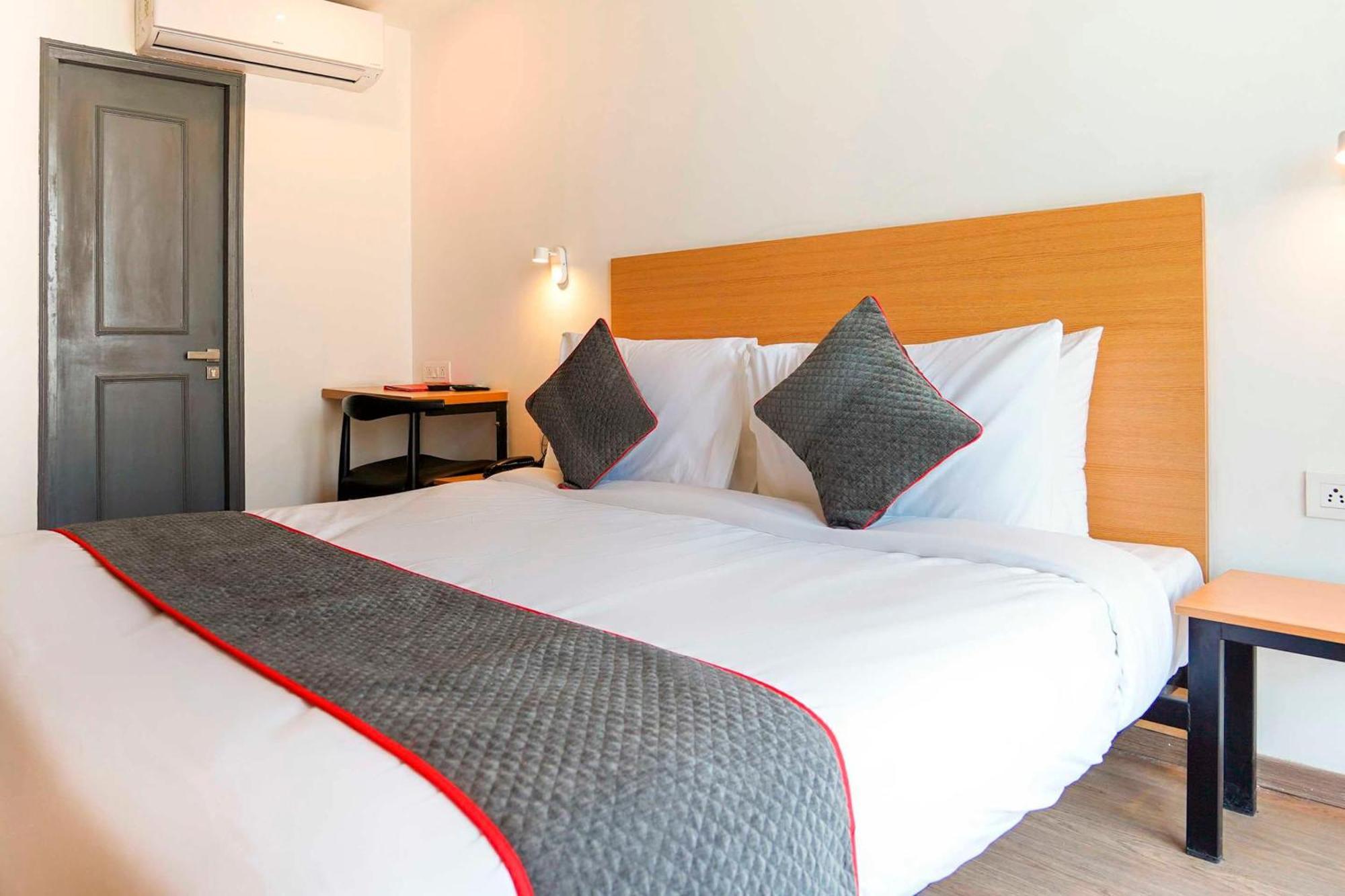 Townhouse O Hotel Aditya Residency Near Parthala Over Bridge Sector 121 Noida Indirapuram Exterior foto