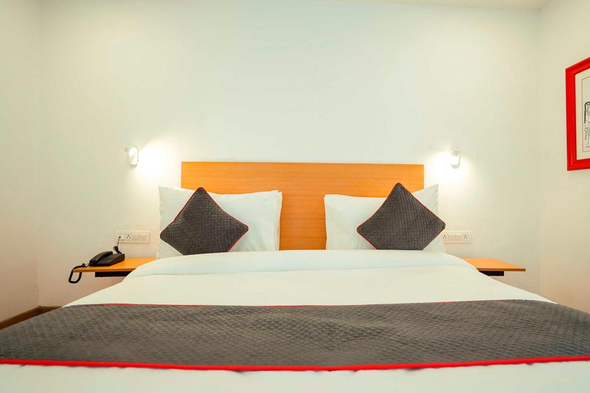 Townhouse O Hotel Aditya Residency Near Parthala Over Bridge Sector 121 Noida Indirapuram Exterior foto